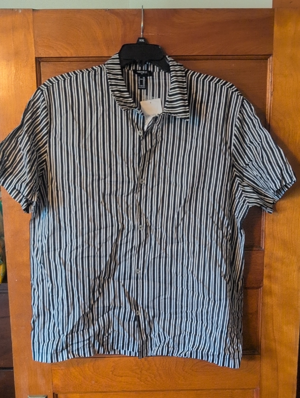 Forever 21 Black and White Vertical Stripe Short-Sleeve Button-Down Shirt